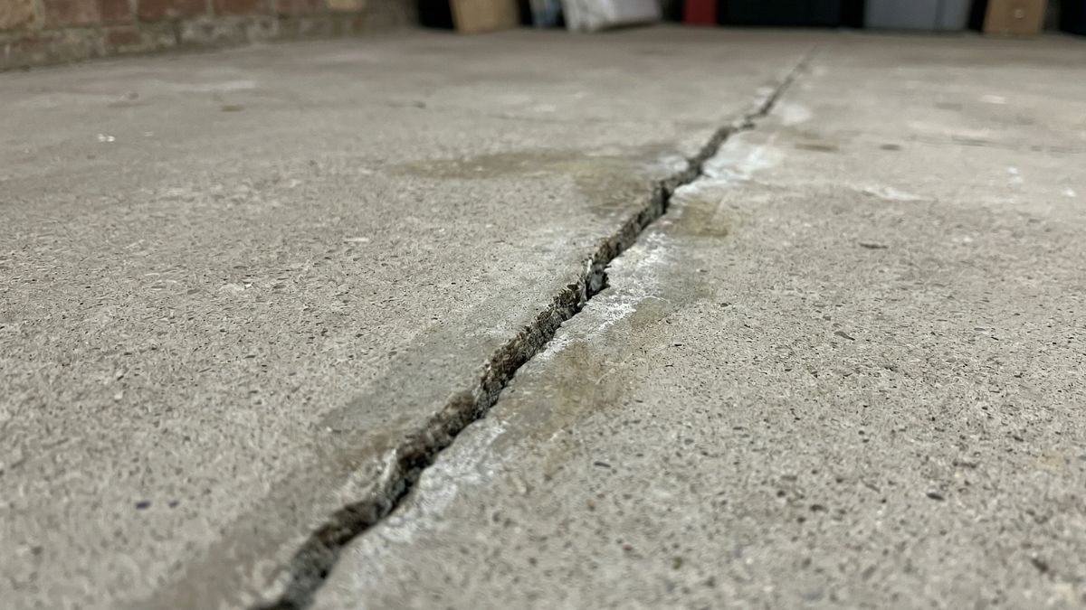 Pictures of Normal Foundation Cracks: Should You Worry? 6
