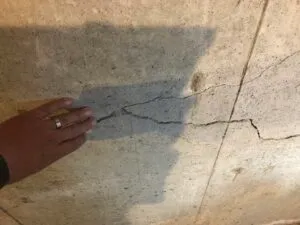 crack in wall outside