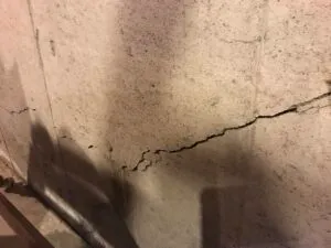 crack in wall outside