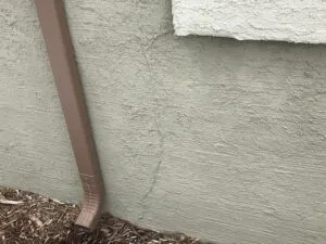 crack in wall outside